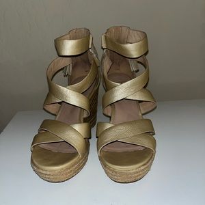 UGGS ONLY WORN FEW TIMES HEELS SANDALS
